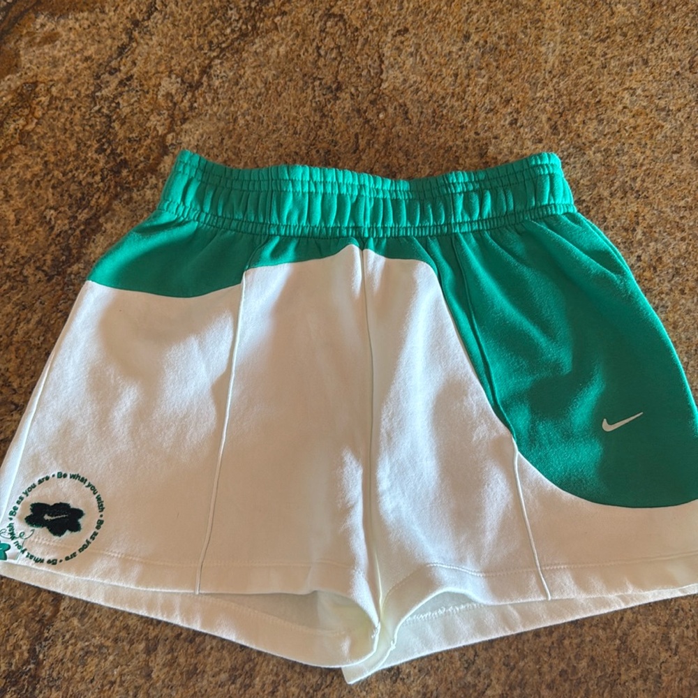 Nike Shorts - Picture 1 of 5